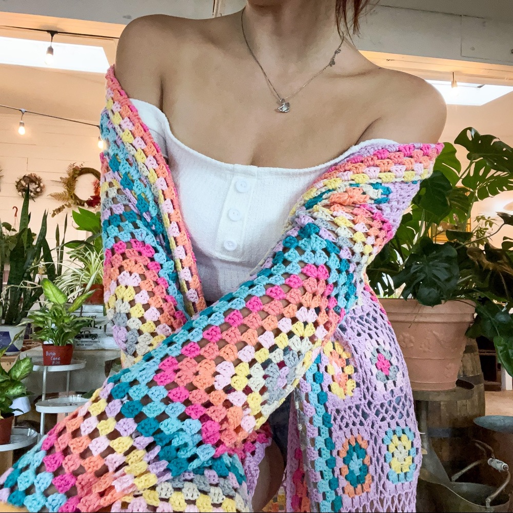 - NEW LAVENDER GRANNY CROCHET TASSEL RAINBOW CARDIGAN SIZE MEDIUM